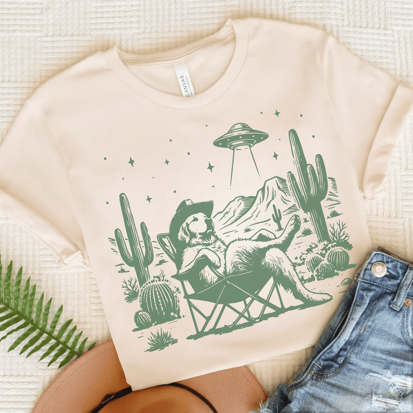 Golden Retriever Western UFO Unisex Tshirt Natural