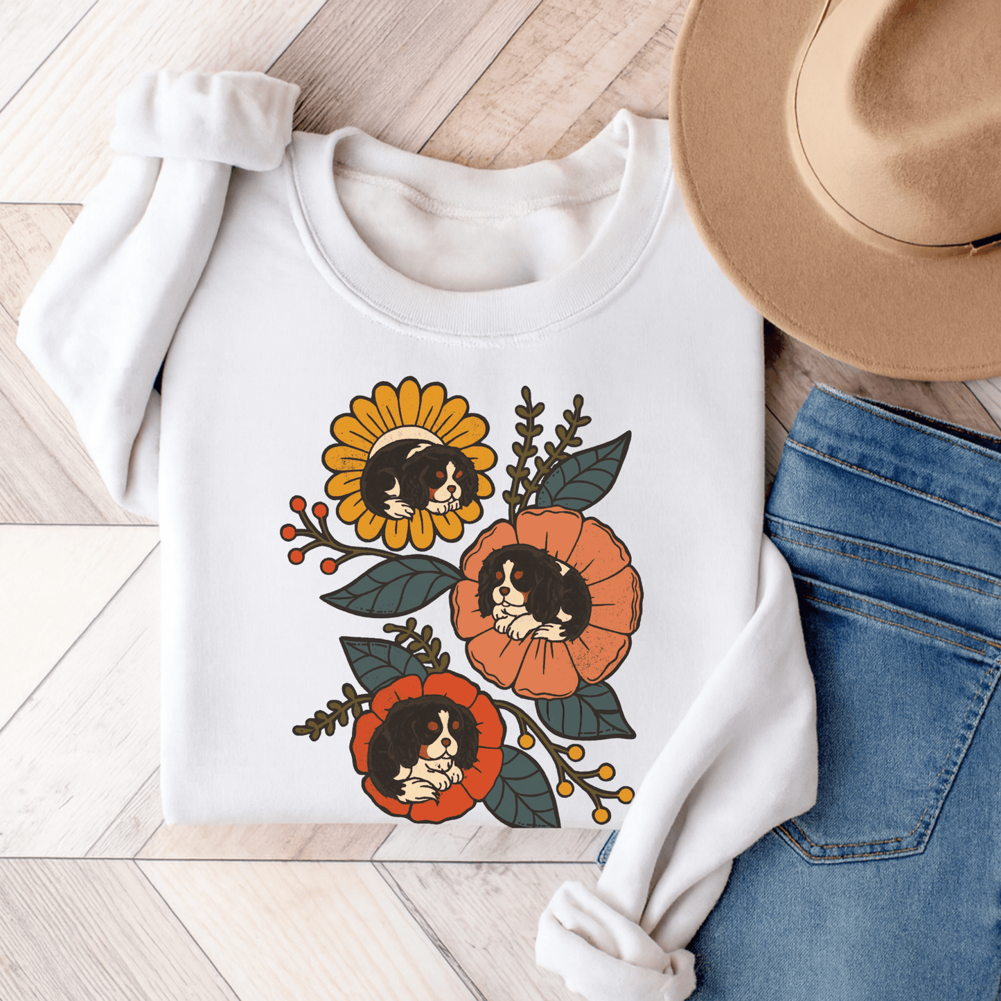 Tricolor Cavalier Sleeping Flowers Sweatshirt White