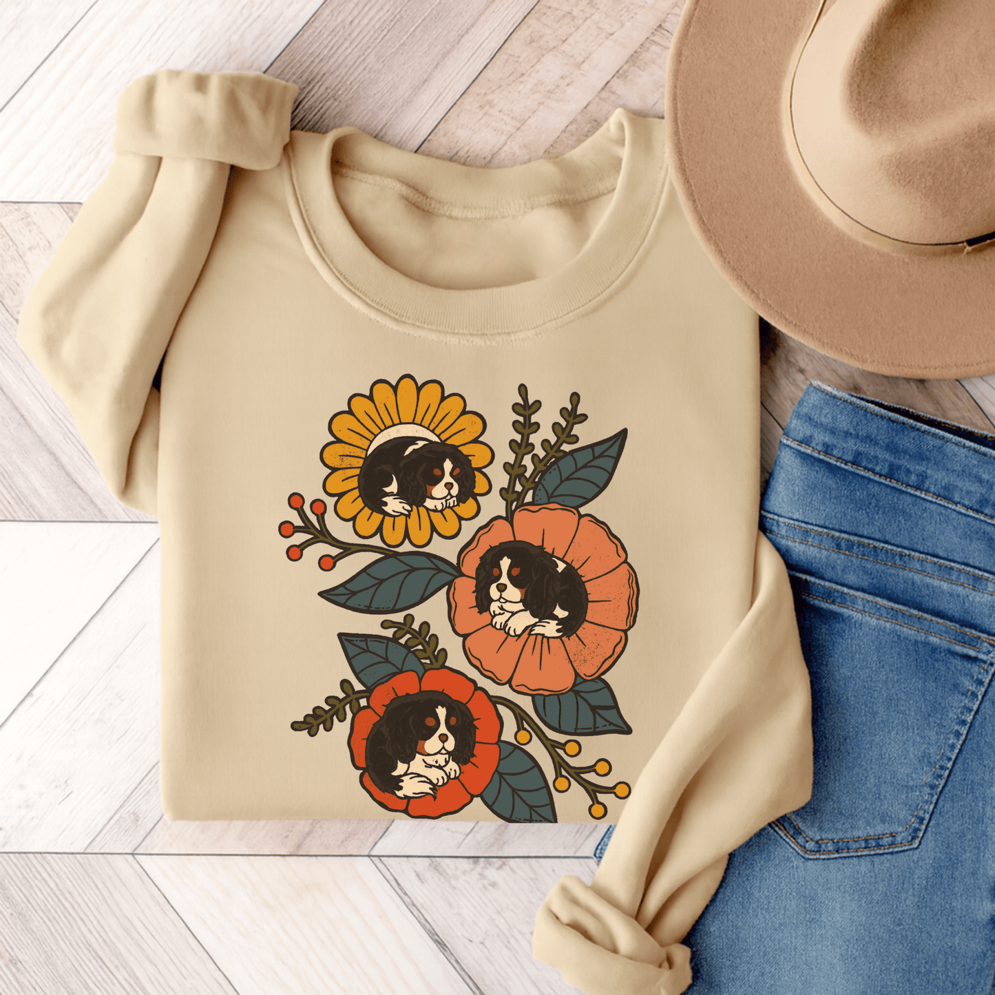 Tricolor Cavalier Sleeping Flowers Sweatshirt Sand